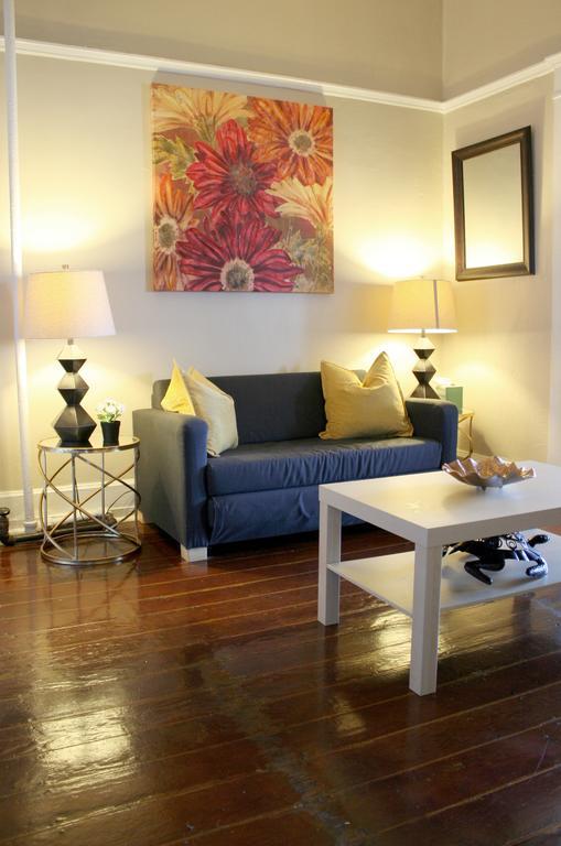 Ellison Suites Los Angeles Room photo